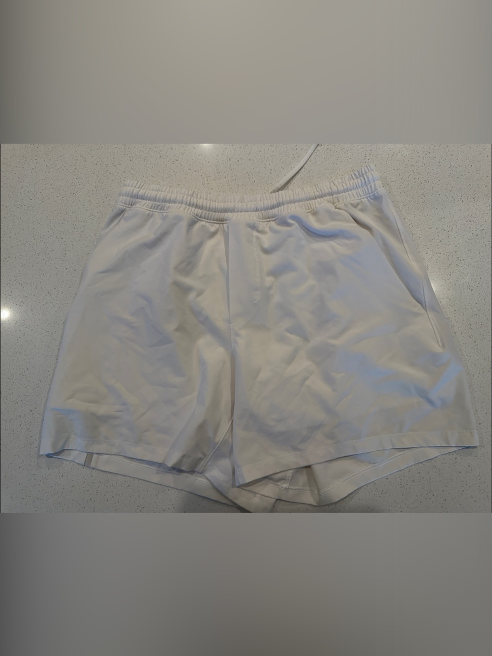 Men’s lululemon white 5” pace breaker lined